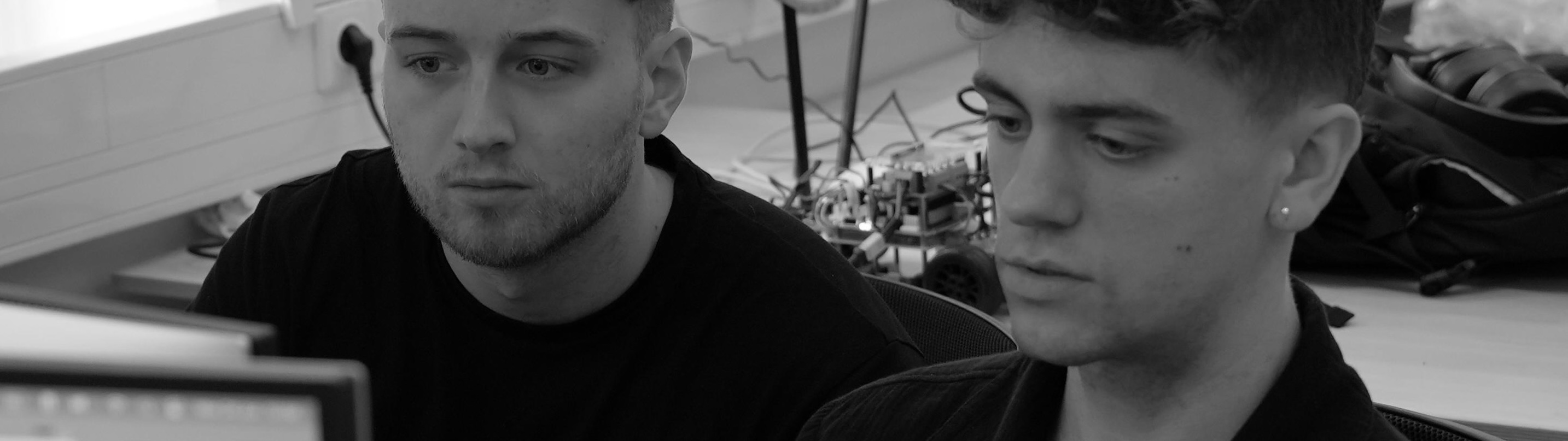 Max (left) and Elias (right) looking at their screen.